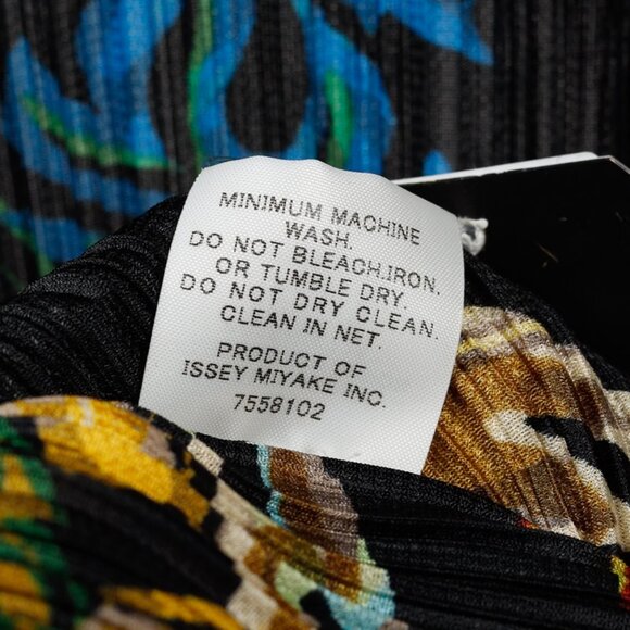 Pleats Please Issey Miyake Hawaii Motif Black Fringe-Hem Cardigan, Size XL - Picture 9 of 9